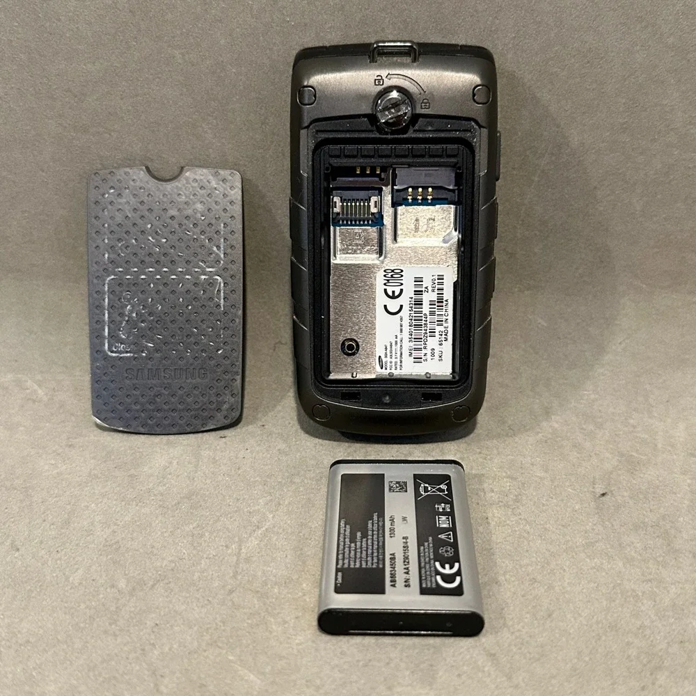 Samsung Rugby SGH-A837 AT&T‎ Rugged Flip Phone Black with Belt Clip Holster